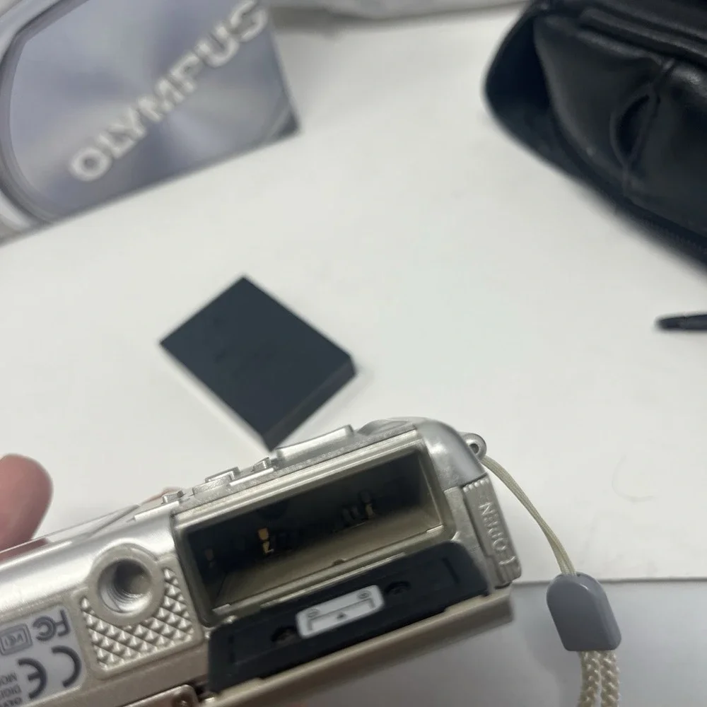 Olympus Stylus 300 Digital Camera 3.2MP, 1.5